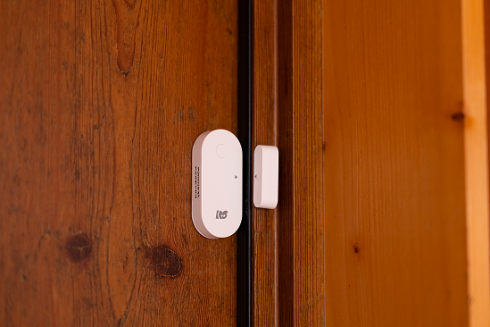 【ヒンジドアに設置する場合】